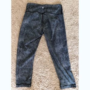 Lululemon crop leggings size 4